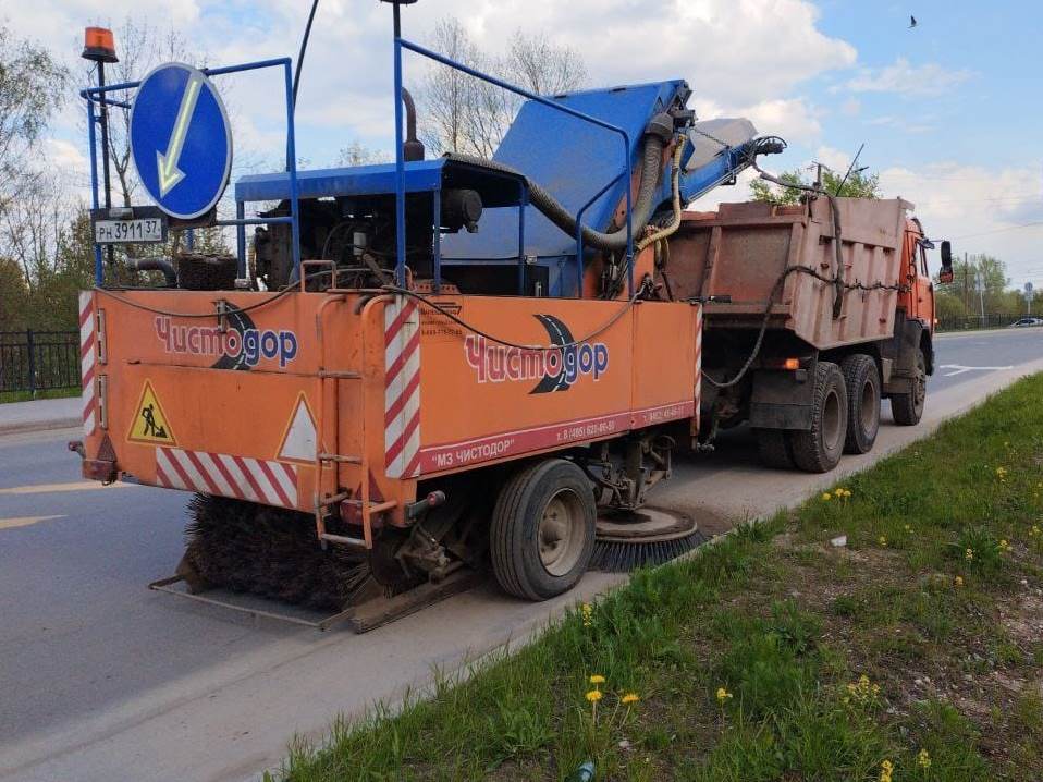 Днем 19 мая  работы по уборке города  продолжат 14 единиц техники и 73  рабочих.