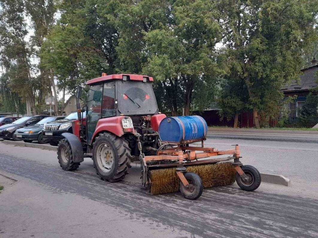 В ночь с 18 на 19 июля в работах по уборке города были задействованы 11 единиц спецтехники.