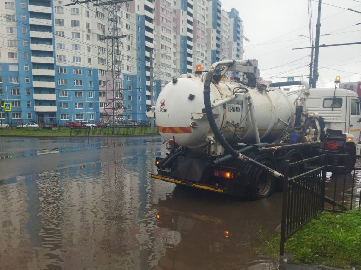 В Иванове на устранение подтоплений направлены семь единиц спецтехники.