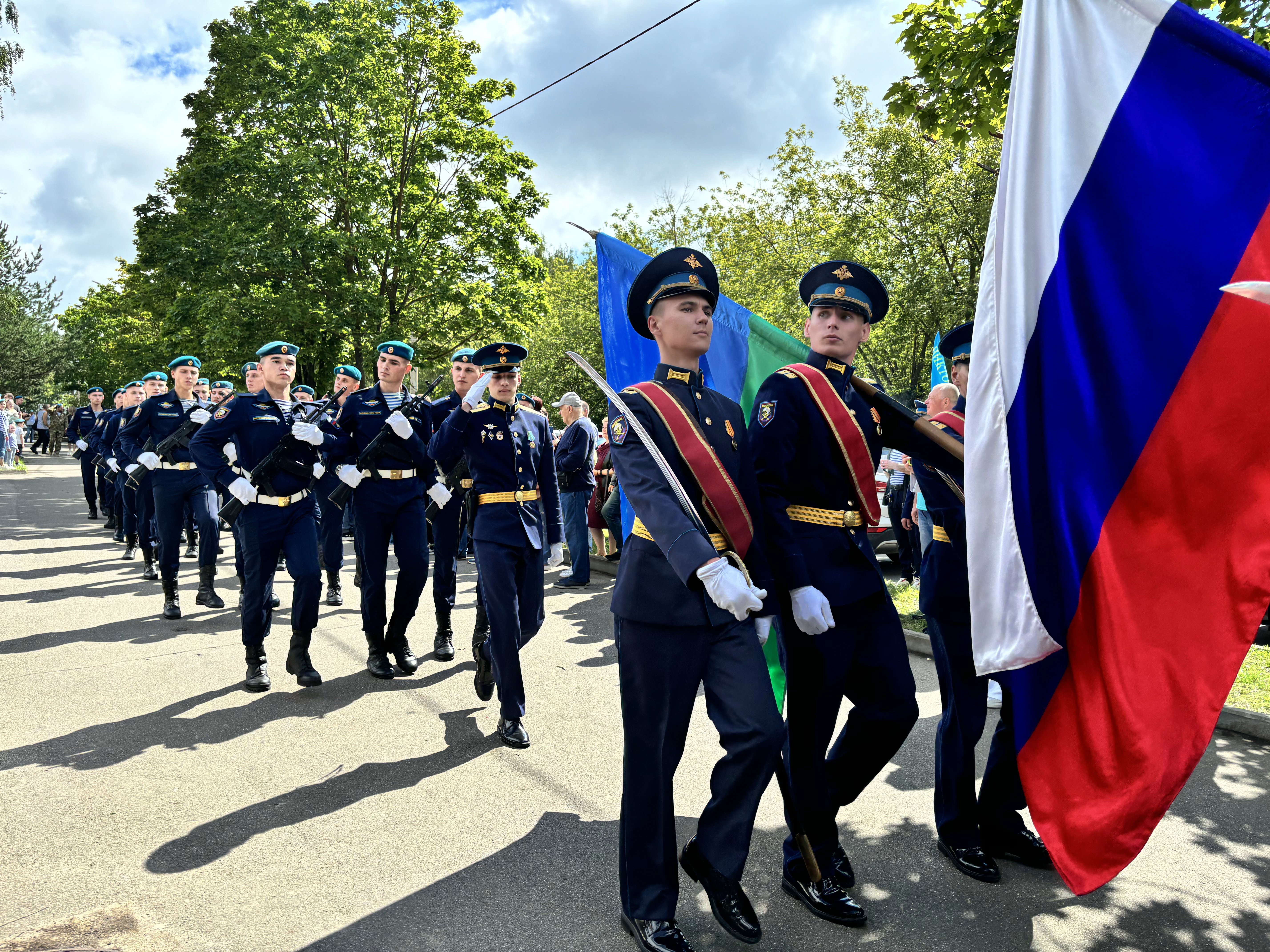 В областном центре прошли торжественные мероприятия в честь дня ВДВ.