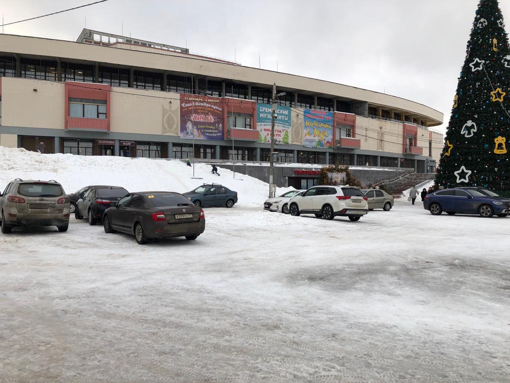 Парковка в зоне работы ярмарки-фестиваля «Новогодний городок» запрещена.