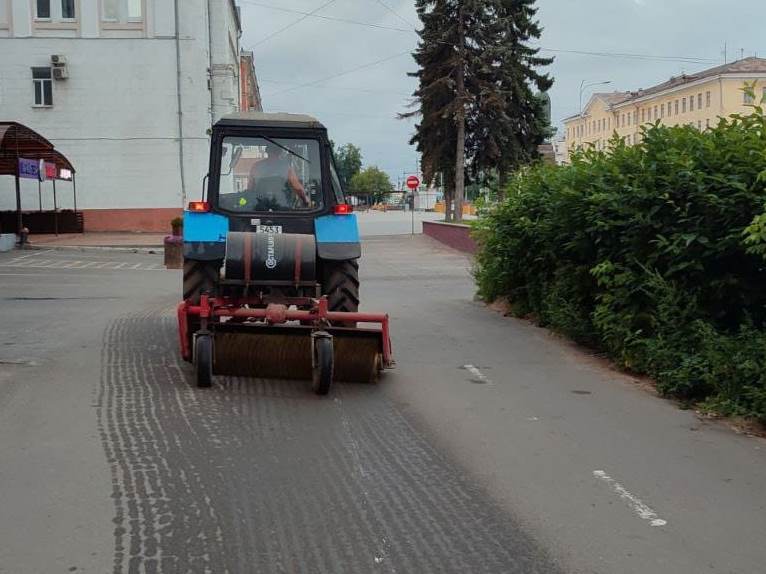 В ночь с 9 на 10 июля в работах по уборке города были задействованы 13 единиц спецтехники.