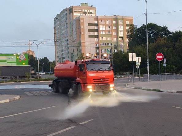 Ночью шли работы по уборке и мойке на улице Лежневская, площади Вокзальная, Победы, проспектах Ленина и Строителей.