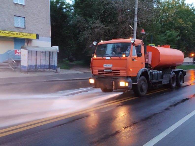 В ночь с 19 на 20 августа в работах по уборке города были задействованы  десять единиц спецтехники.