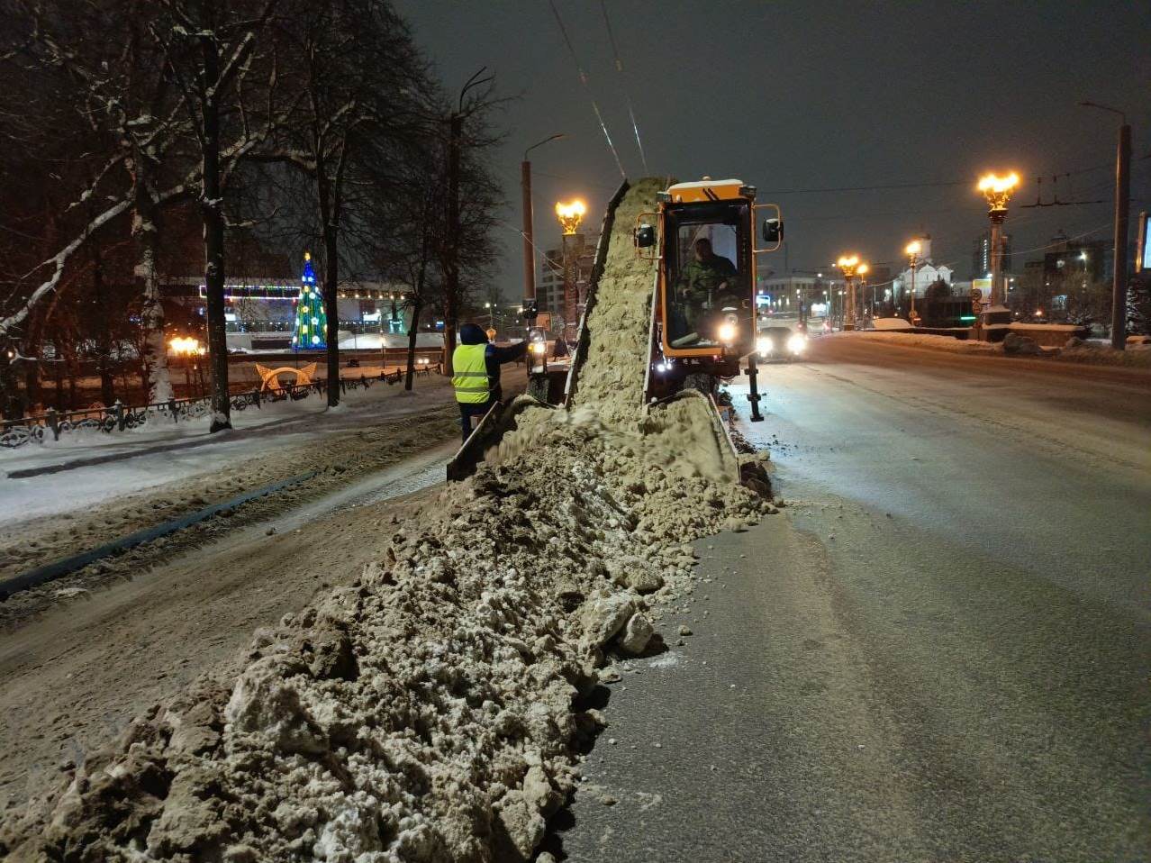 В ночь с 5 на 6 декабря в работах по уборке города Иванова были задействованы 58 единиц спецтехники.