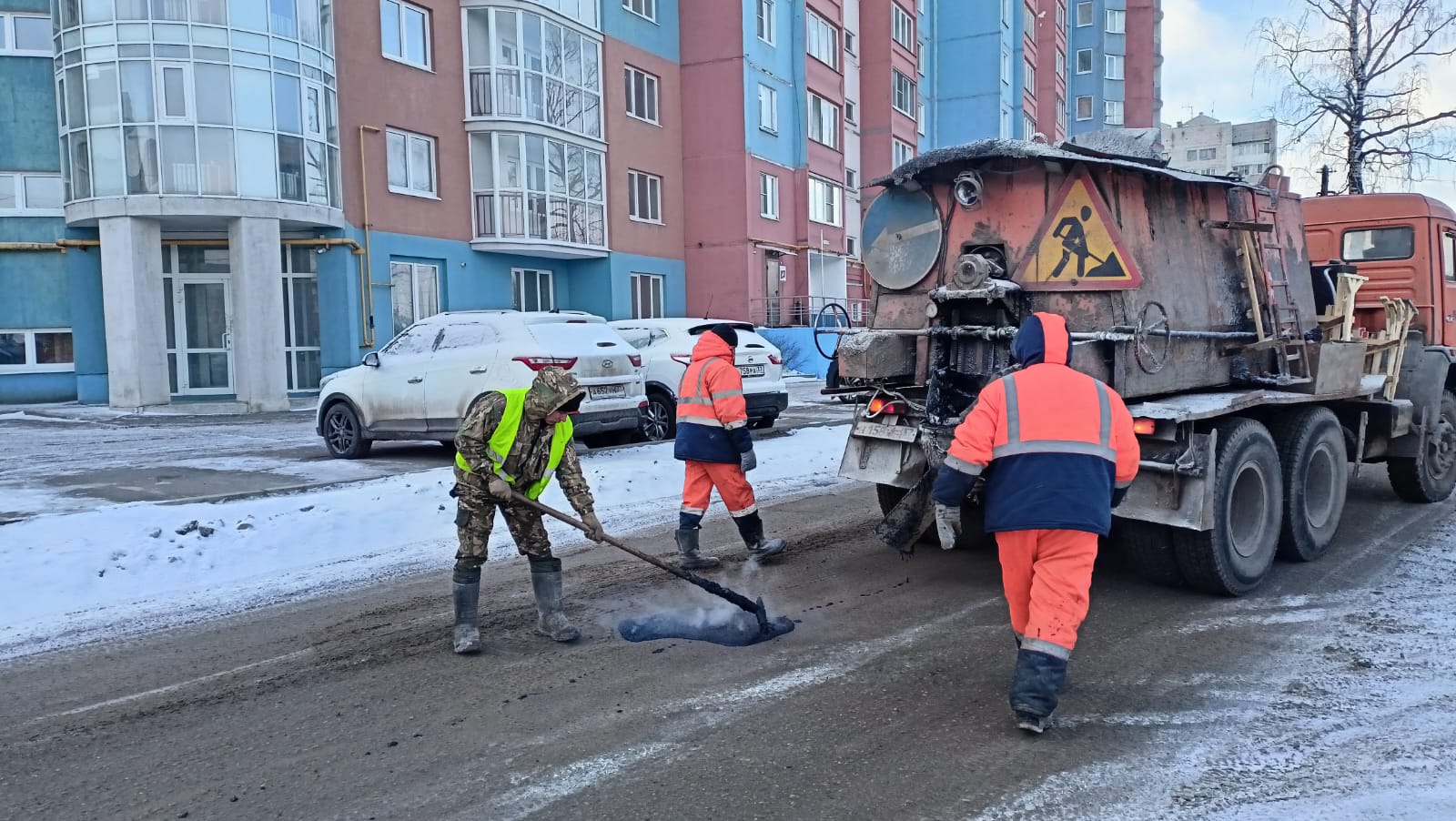 В Иванове продолжается ямочный ремонт.
