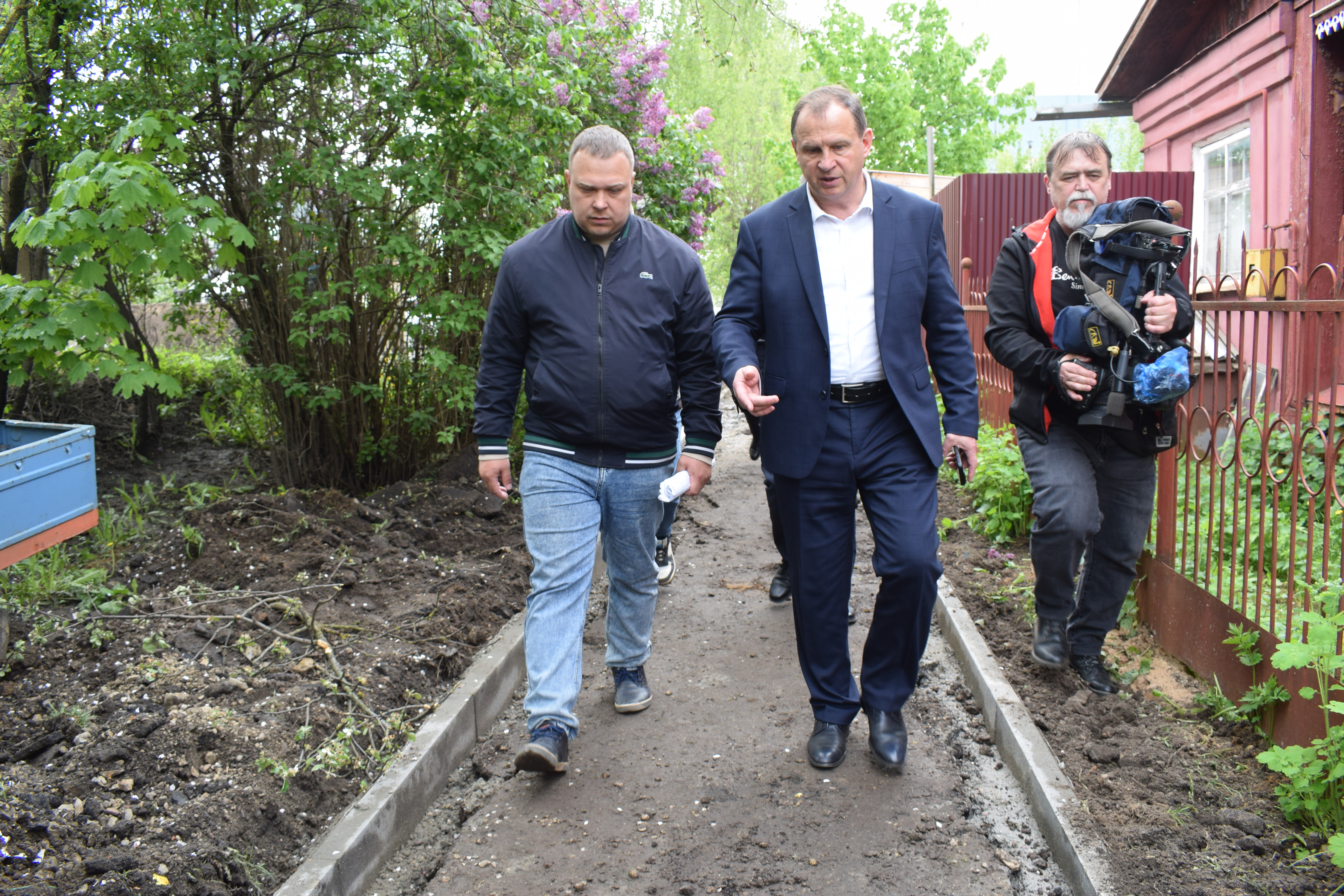 Александр Шаботинский проверил ход  ремонта улицы Генерала Горбатова.