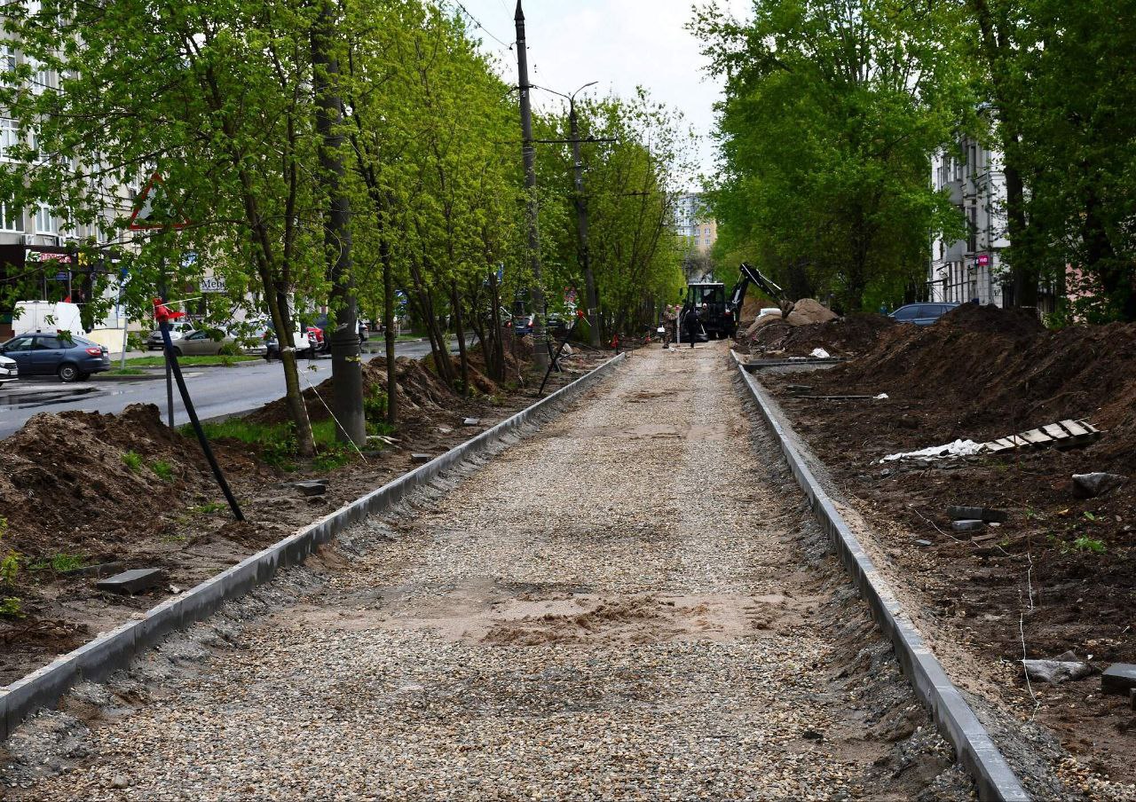 Началось благоустройство аллеи по улице Красных Зорь.