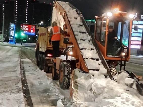 За ночь с улиц города вывезен  2391 кубометр  снега.