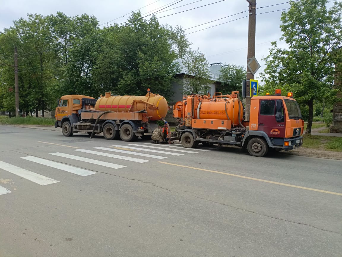 На Сортировке промывают ливнёвку.