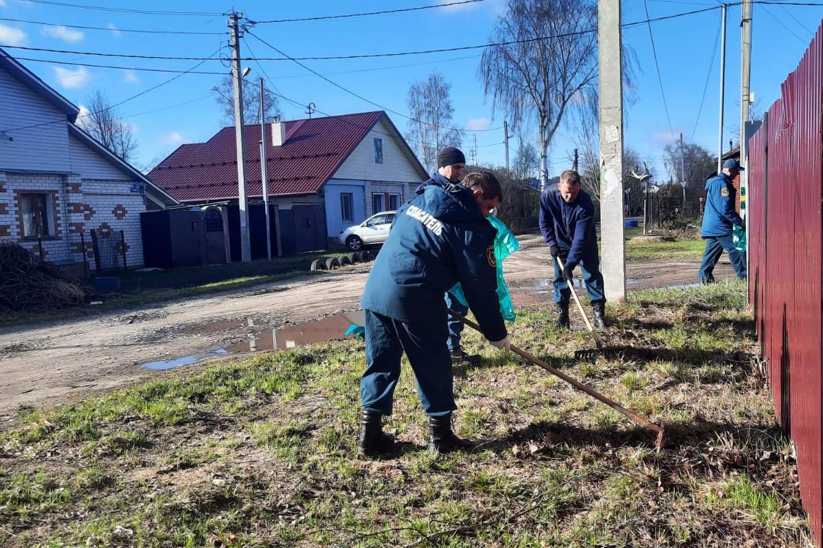 Спасатели АСО им. Э.В. Осипова вышли на субботник.