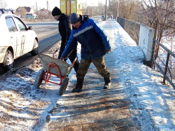 40 тонн пескосоли израсходовано на обработку улиц города за день.