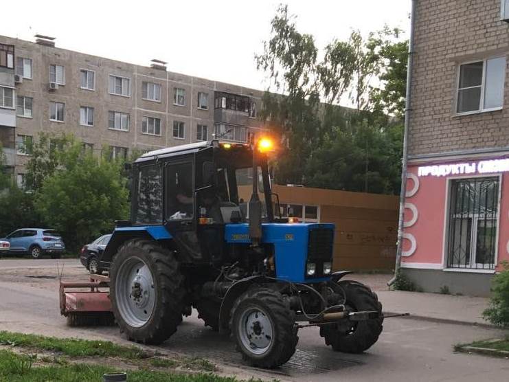 В ночь с 16 на 17 июня в работах по уборке города были задействованы 11 единиц спецтехники.