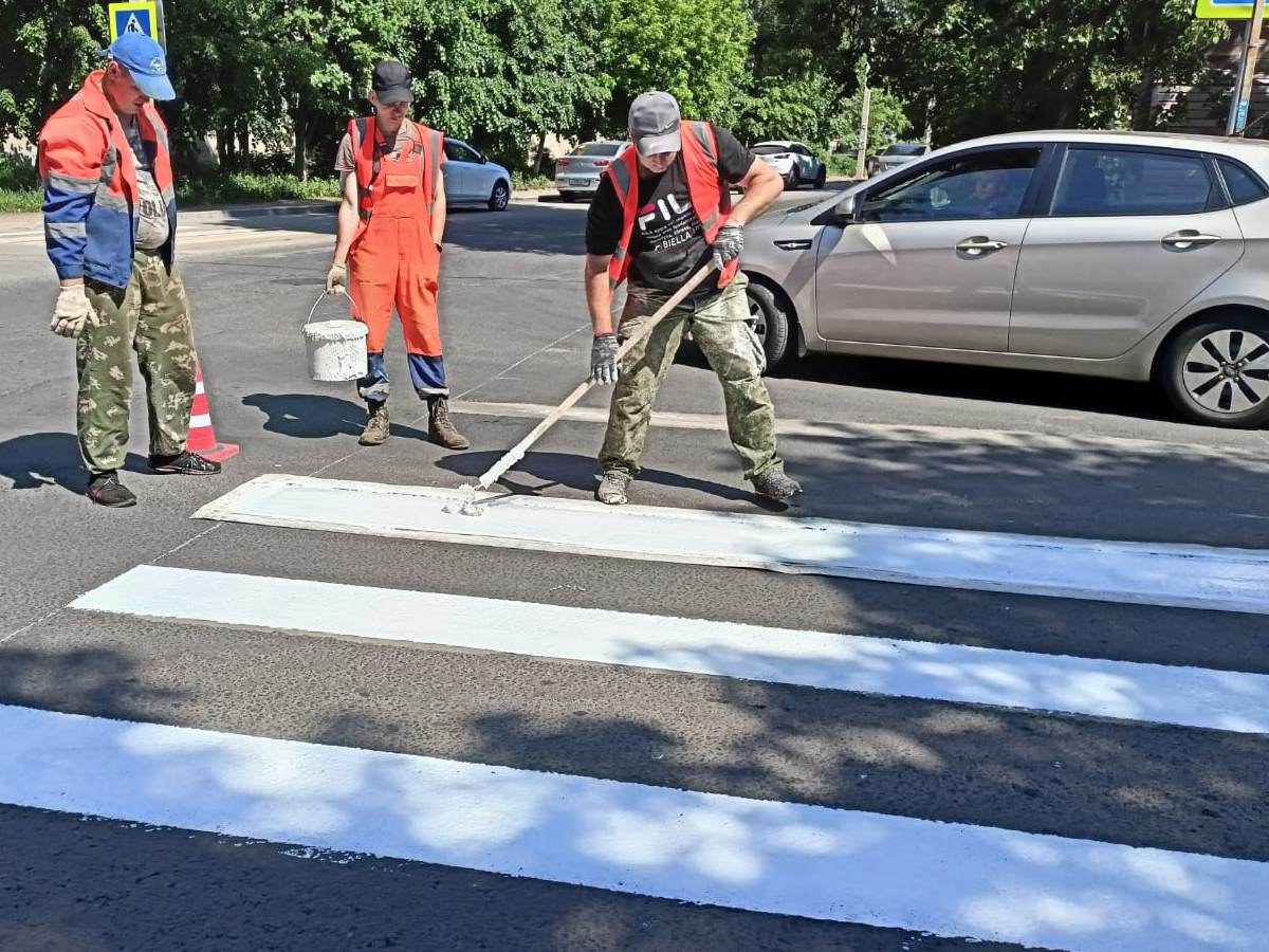 В Иванове идет обновление разметки пешеходных переходов.