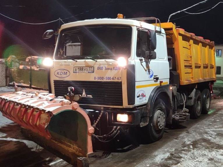 На дежурство вышли  комбинированные дорожные машины.