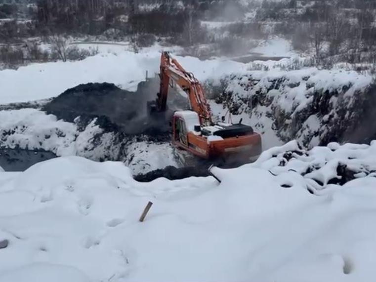 На полигон   «Залесье» за неделю завезли 1600 тонн суглинка.