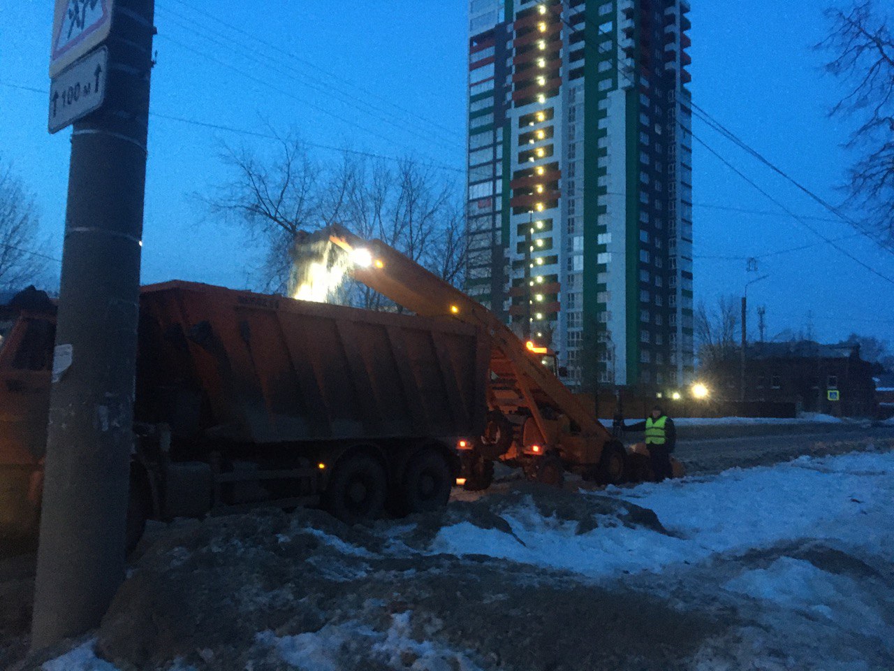 В ночь с 17 на 18 марта в работах по уборке города Иванова были задействованы 49 единиц спецтехники.