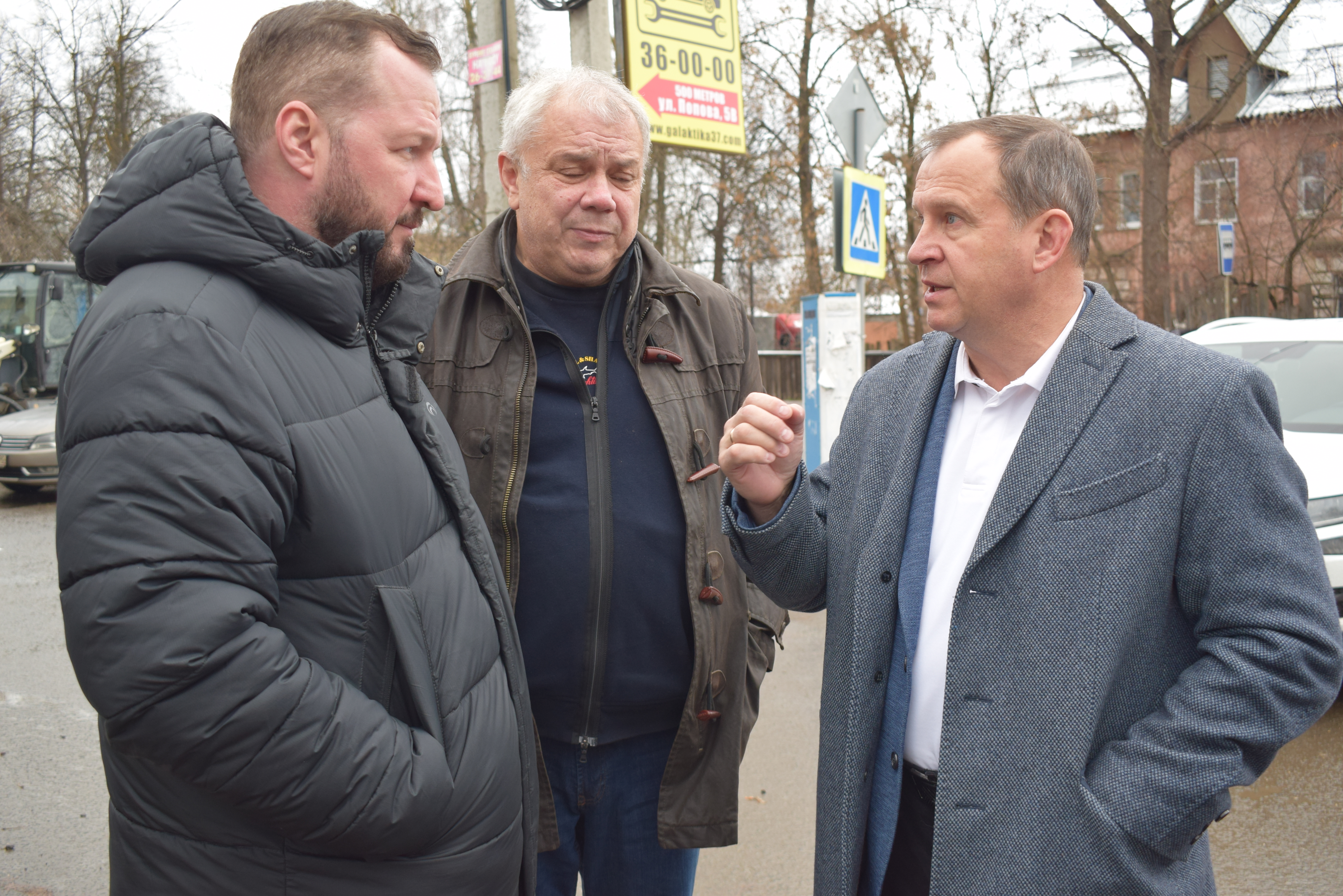 Глава города Александр Шаботинский провел инспекцию дорог в местечке Минеево и районе улицы Минская.