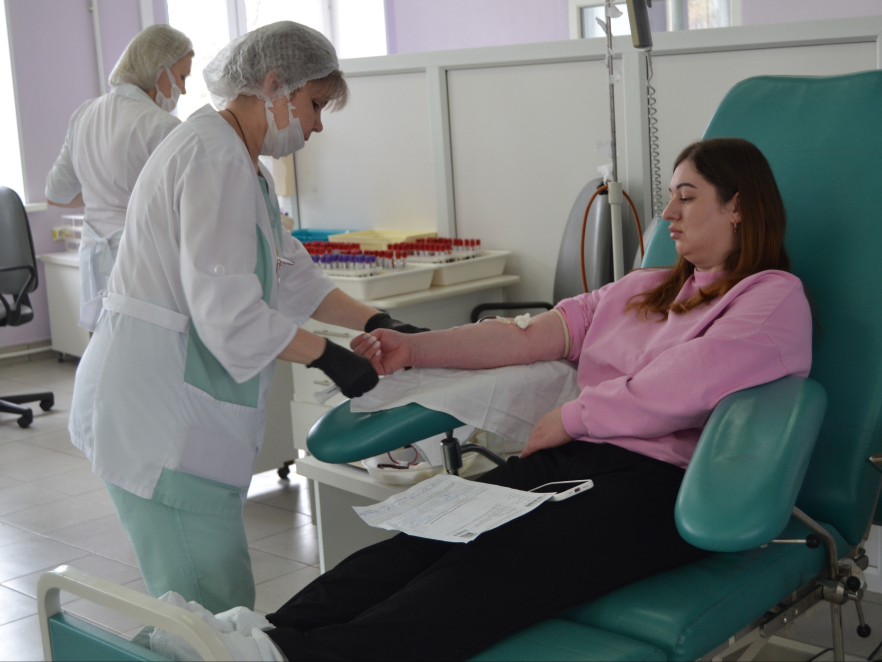 Больше 30 литров крови сдали участники Молодёжного дня донора.