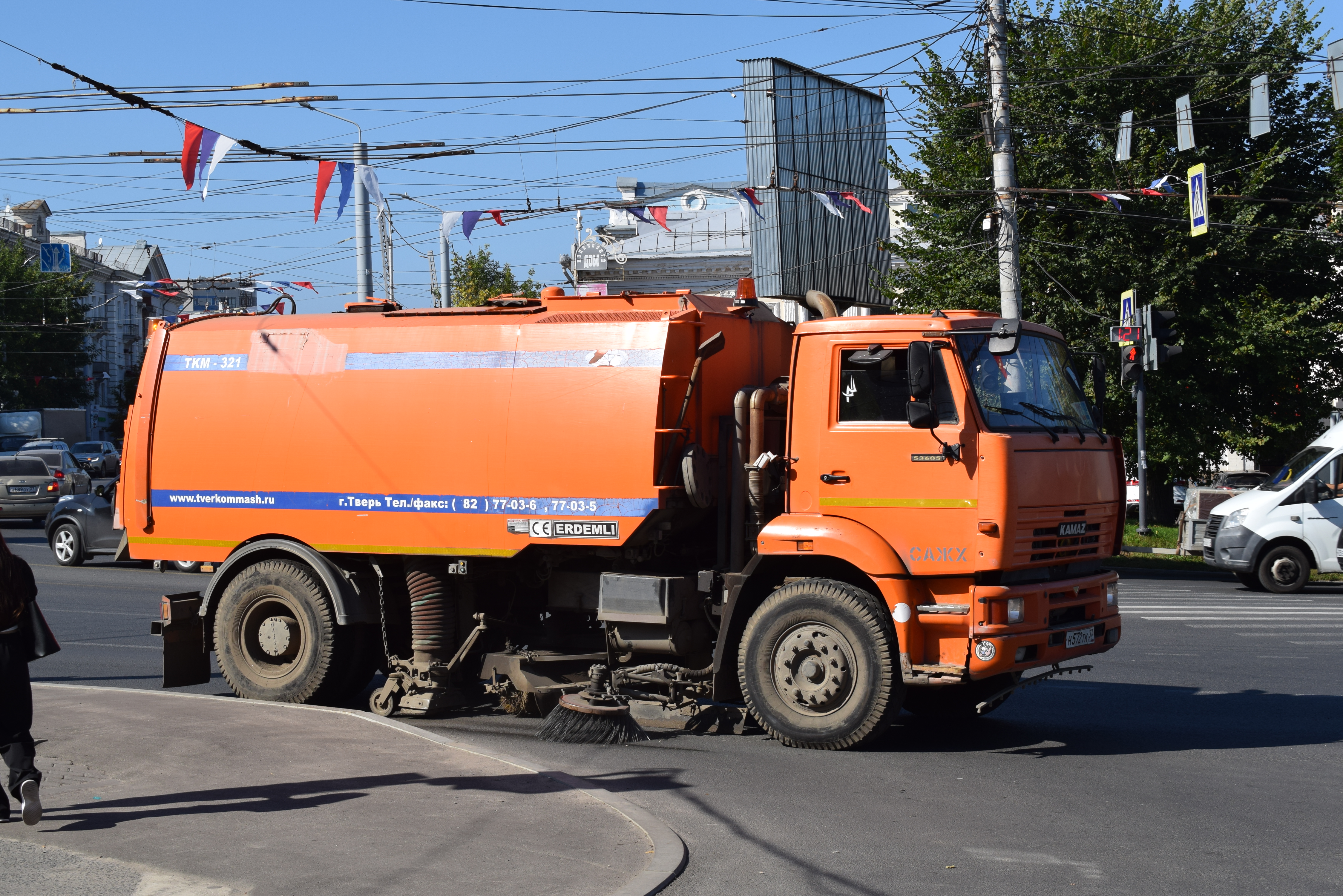 3 сентября работы по уборке города продолжат 17 единиц техники и 77 дорожных  рабочих.