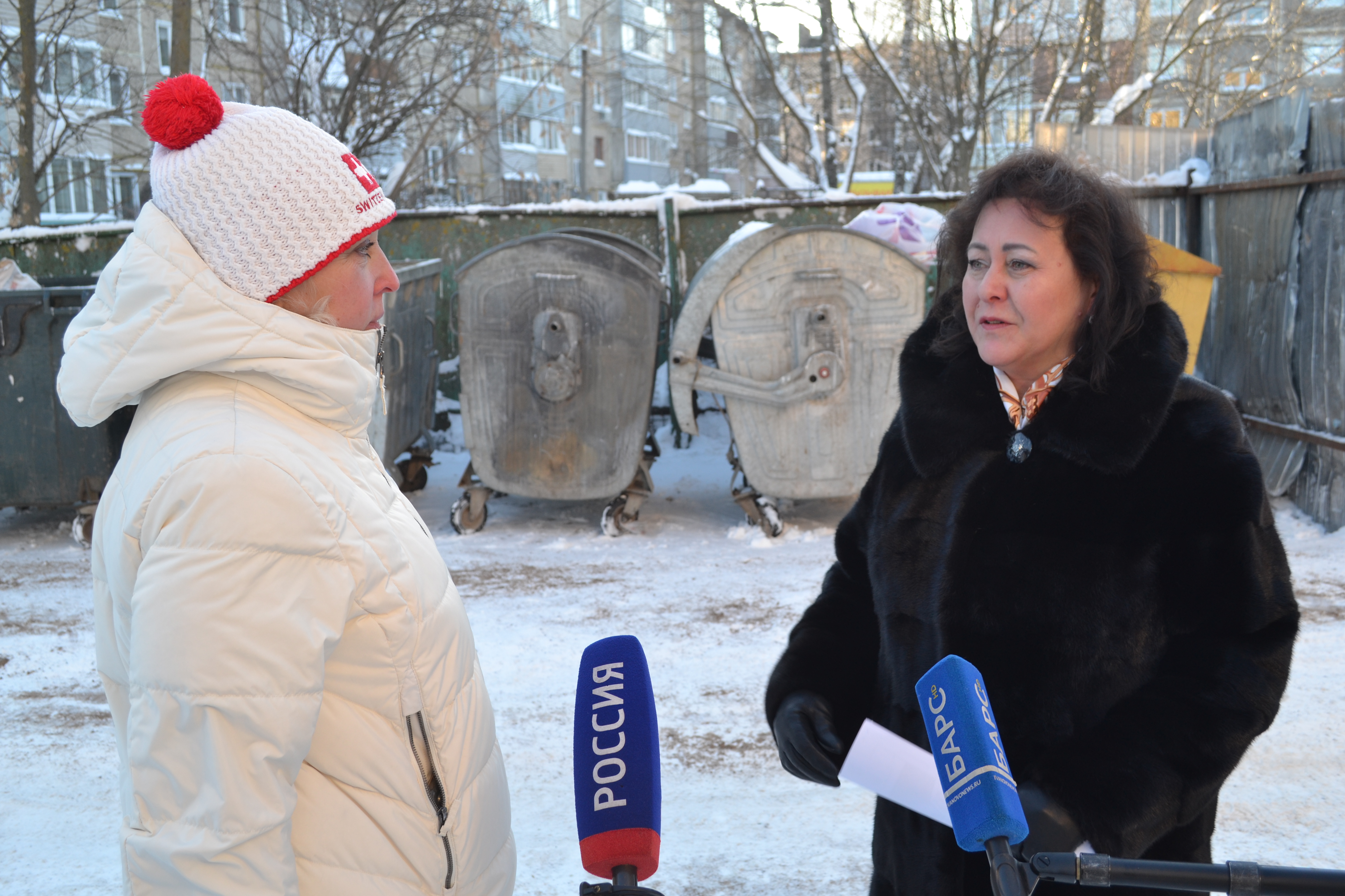 Городские власти контролируют очистку дворов от снега.