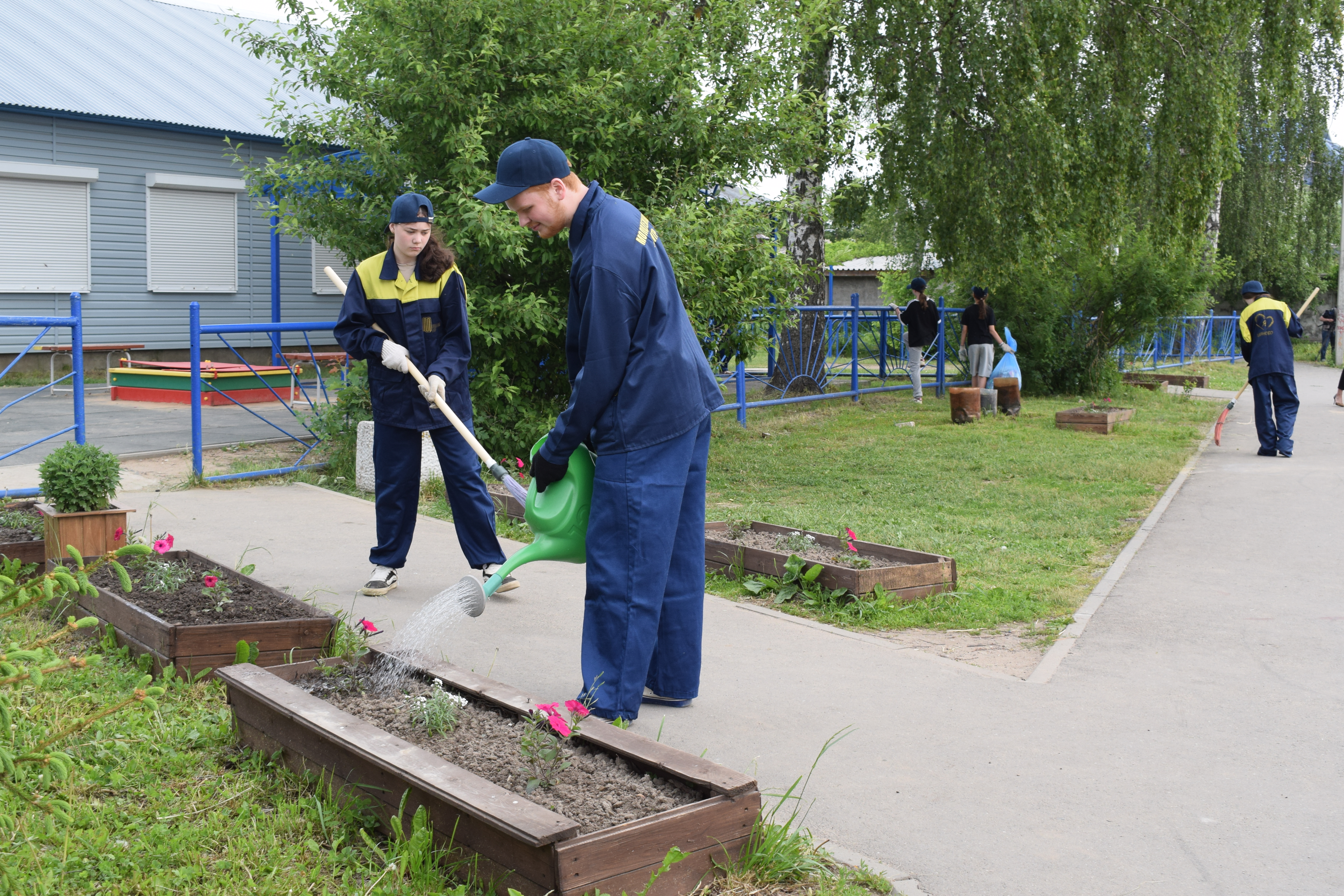 В Иванове подростковые трудовые отряды благоустраивают территории ТОСов.