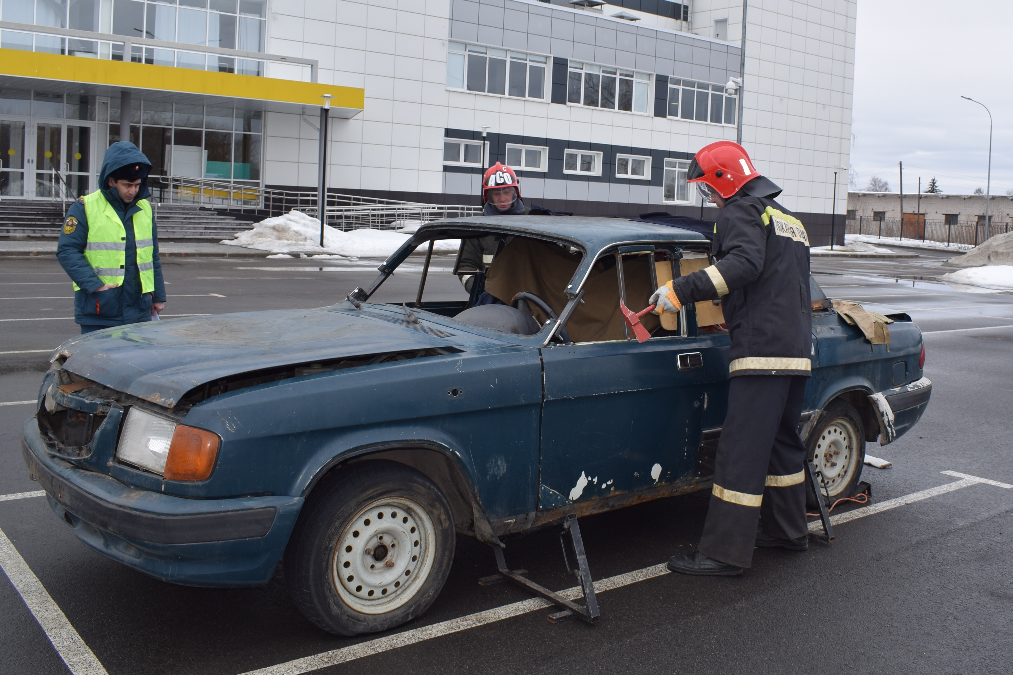 Ивановский аварийно-спасательный отряд стал одним из лучших в региональных соревнованиях.