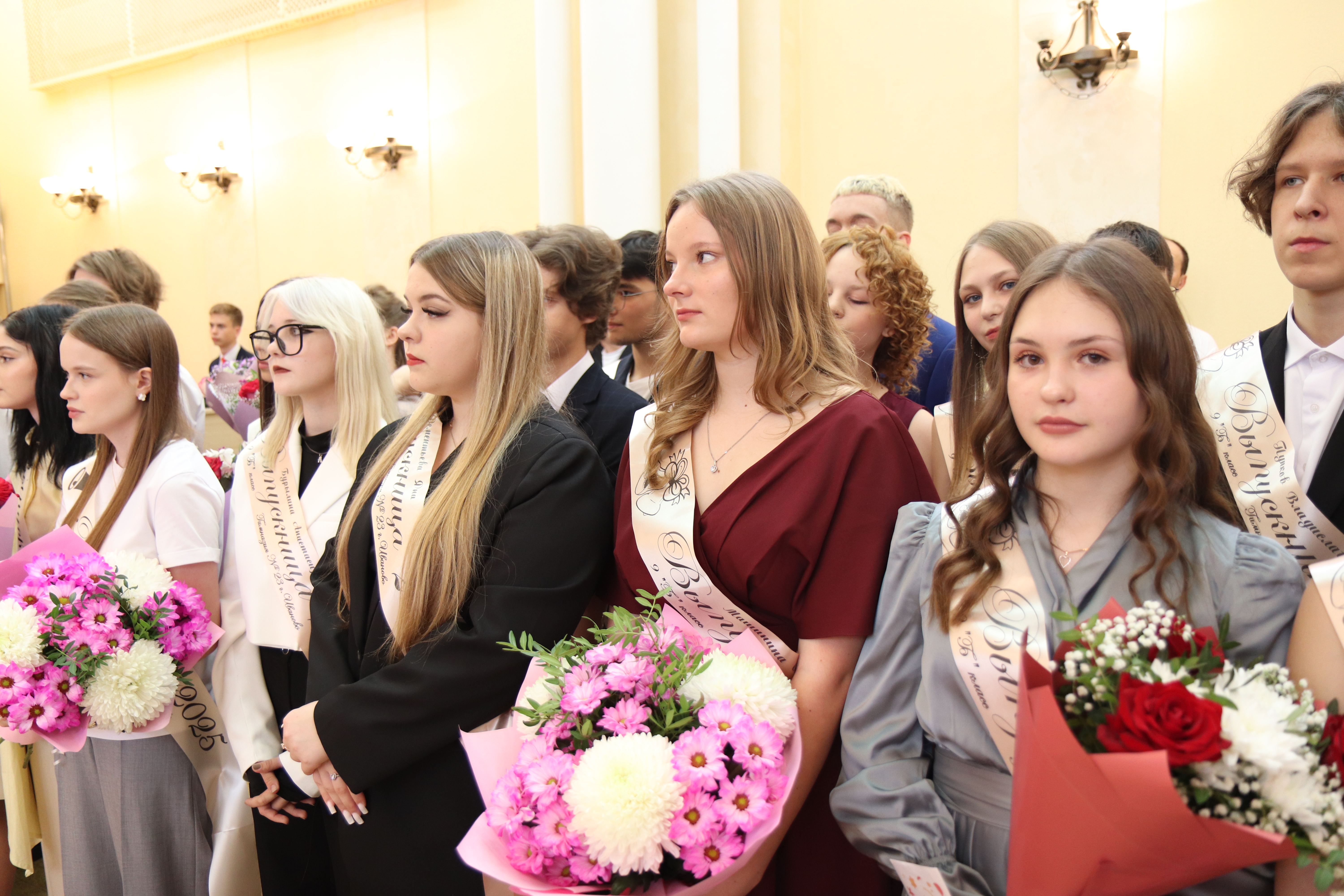 В ивановских школах проходят выпускные.