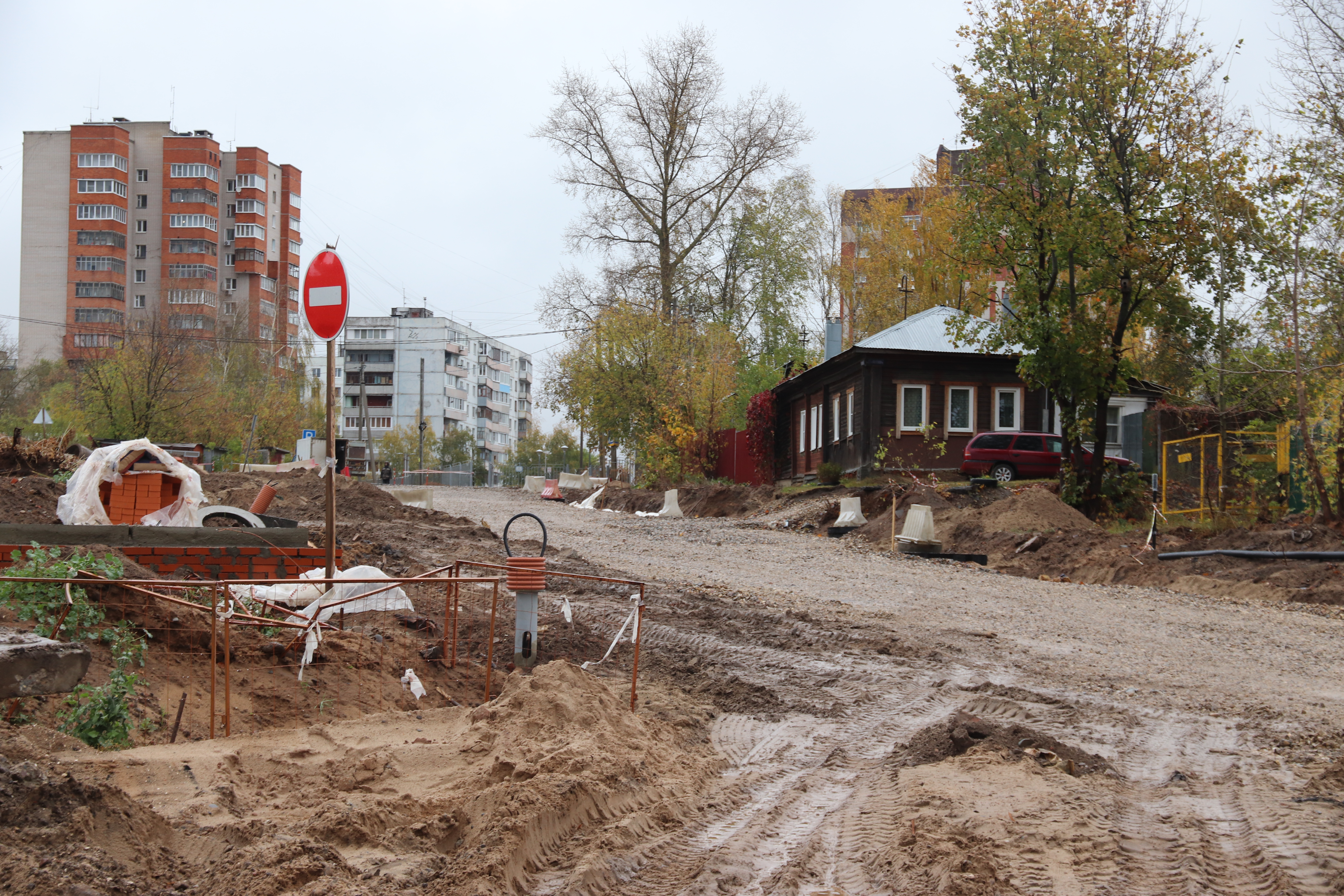 Продолжается строительство дорожной сети у Дворца водных видов спорта.