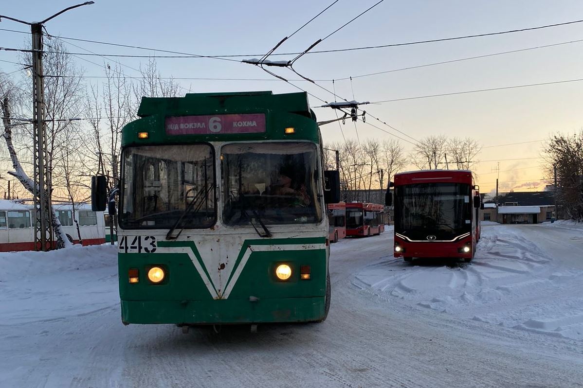 Транспорт продолжает работать в штатном режиме в условиях непогоды.