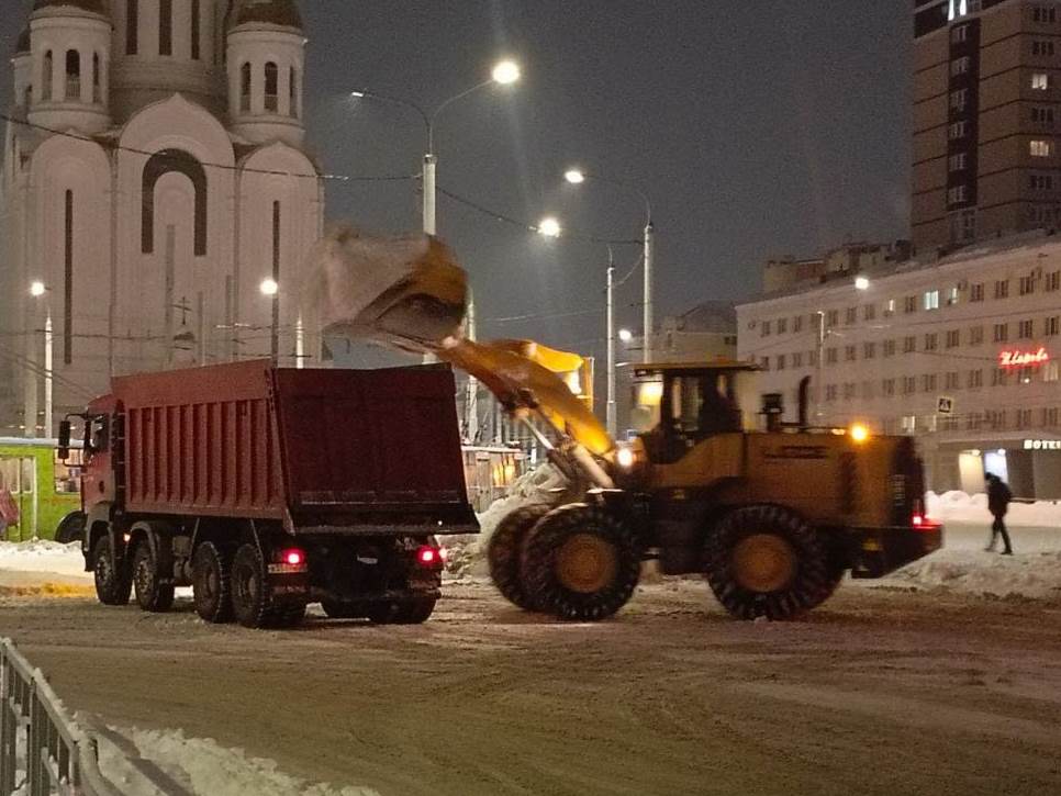 В Иванове приступают к вывозу снега с улиц города.