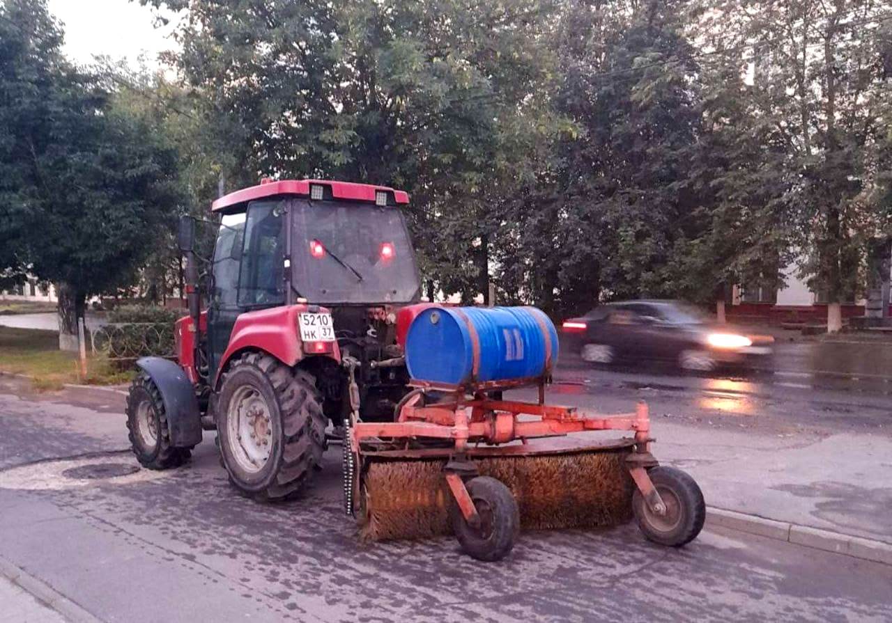 В ночь с 14 на 15 июля в работах по уборке города были задействованы 11 единиц спецтехники.