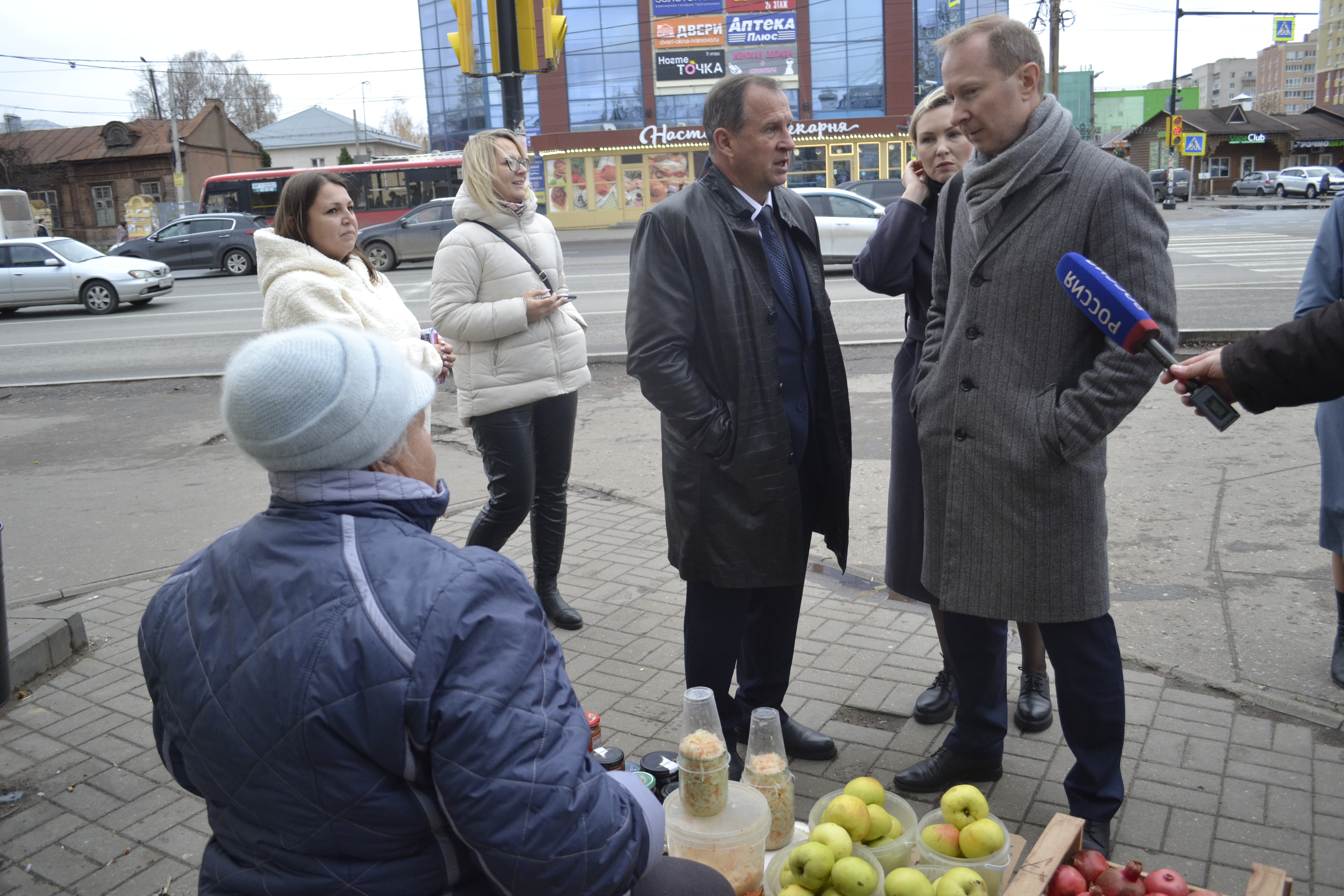 Александр Шаботинский проверил содержание территории и объектов в районе Станционной.