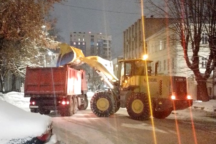 В ночь с 28 на 29 декабря в работах по уборке города от снега были задействованы 124 дорожных рабочих.