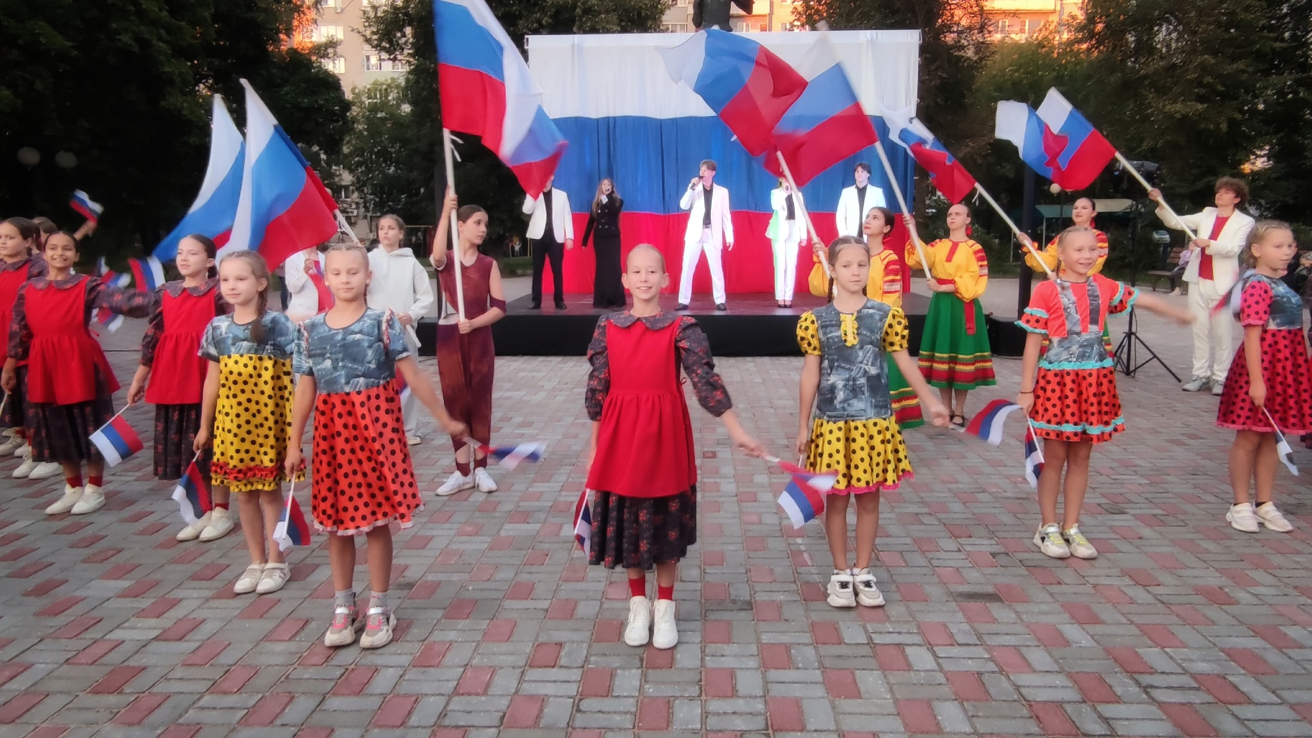 В Иванове прошел концерт в честь Дня государственного флага.