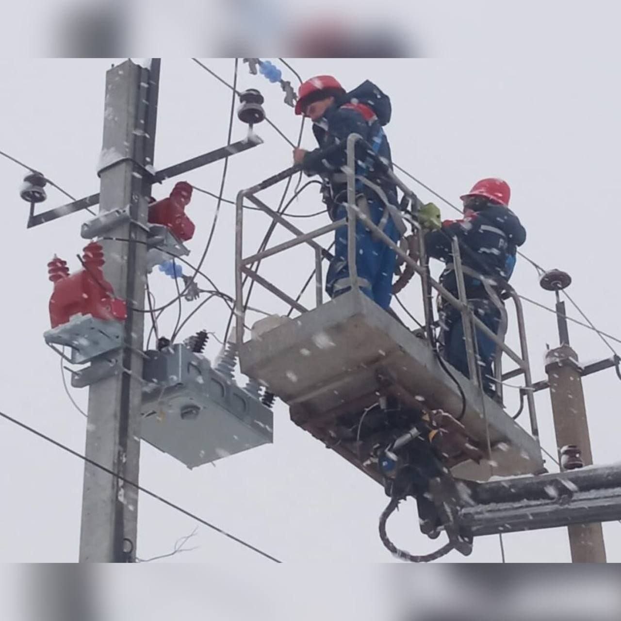 В областном центре ведутся работы по восстановлению электроснабжения +UPD.