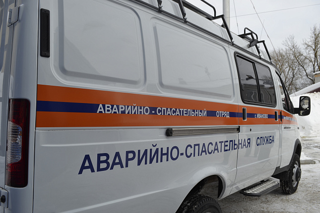 Спасатели городского аварийно-спасательного отряда вызволили с крыши двоих подростков.