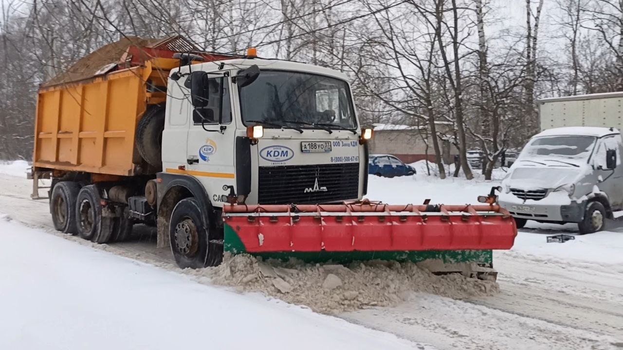 Погода не дает передохнуть коммунальным службам города.