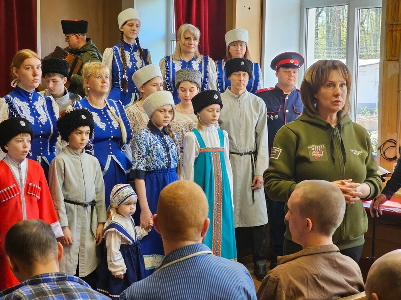 Ивановский окружной казачий хор выступил в Ивановском военном госпитале.