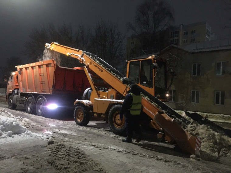 Днем 25 декабря уборка улично-дорожной сети продолжается механизированно-ручным способом. Днем 25 декабря уборка улично-дорожной сети продолжается механизированно-ручным способом.