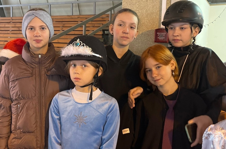 Ивановские наездники приняли участие в новогодних костюмированных стартах. Ивановские наездники приняли участие в новогодних костюмированных стартах.