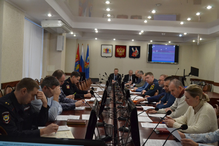 В областном центре обсудили вопросы общественного порядка в праздничные дни. В областном центре обсудили вопросы общественного порядка в праздничные дни.