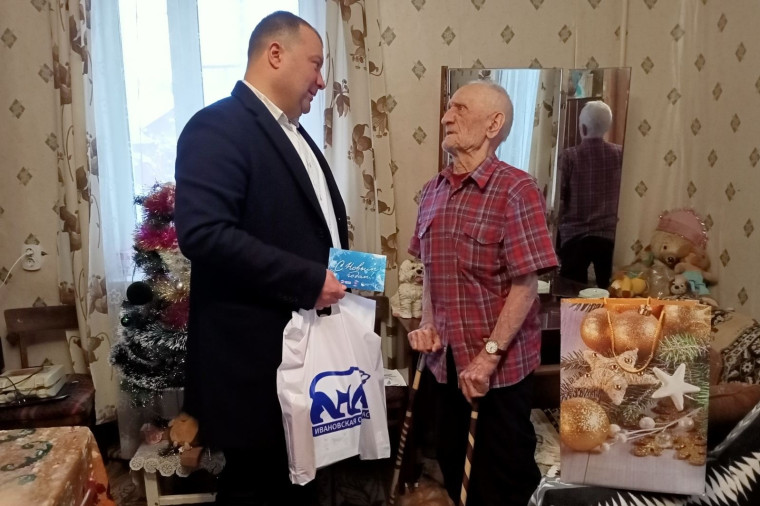 Депутаты и общественники поздравляют ветеранов ВОВ с предстоящими праздниками. Депутаты и общественники поздравляют ветеранов ВОВ с предстоящими праздниками.