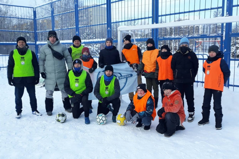 В праздничные дни в ТОСе «Коммунар» состоялся футбольный матч «Отцы и дети». В праздничные дни в ТОСе «Коммунар» состоялся футбольный матч «Отцы и дети».