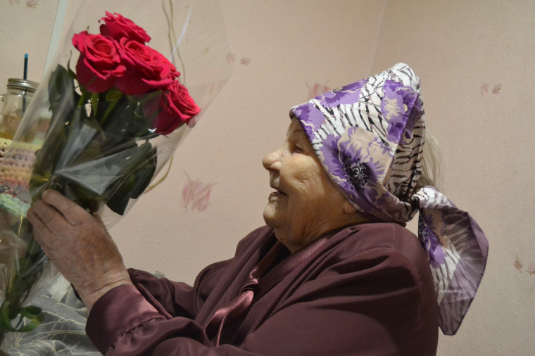 В Иванове поздравление со 100-летним юбилеем принимает Гладышева Нина Андреевна. В Иванове поздравление со 100-летним юбилеем принимает Гладышева Нина Андреевна.