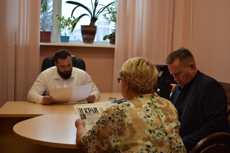 Мэр Владимир Шарыпов провел личный прием граждан. Мэр Владимир Шарыпов провел личный прием граждан.