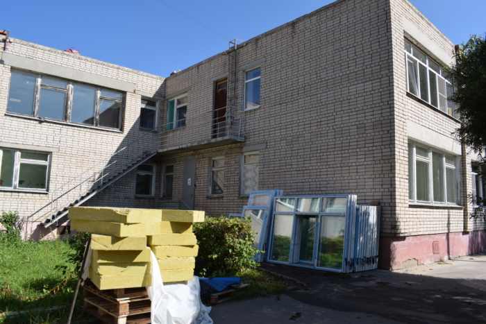 В детском саду № 194 приступили к установке окон. В детском саду № 194 приступили к установке окон.