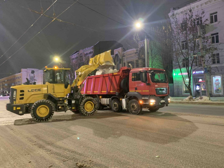 В ночь с 30 на 31 января в работах по уборке дорог города Иванова была задействована 41 единица спецтехники. В ночь с 30 на 31 января в работах по уборке дорог города Иванова была задействована 41 единица спецтехники.