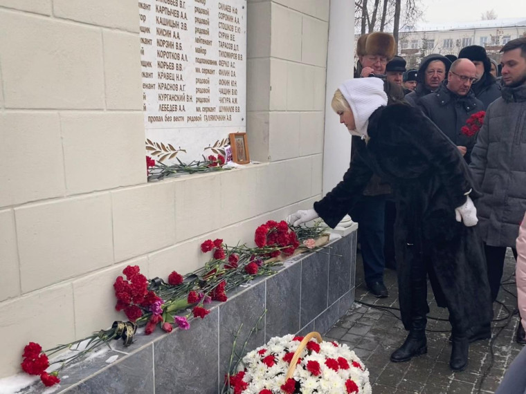В Иванове прошла памятная акция, посвященная 35-летию со дня вывода советских войск из Афганистана. В Иванове прошла памятная акция, посвященная 35-летию со дня вывода советских войск из Афганистана.
