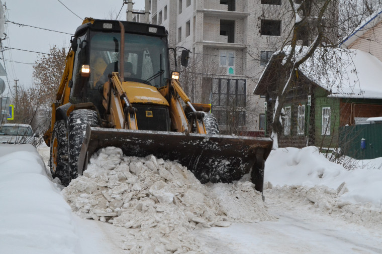 В Иванове продолжается ликвидация последствий снегопада. В Иванове продолжается ликвидация последствий снегопада.